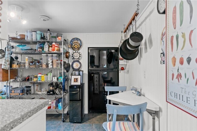 Building Photo - 718 Bellevue Ave