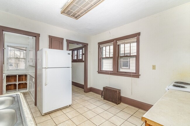 Building Photo - 3 Bed | 1 Bath in Heart of St. Paul