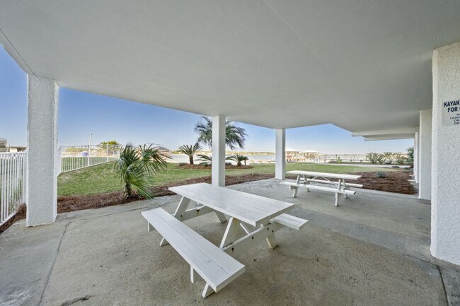 Building Photo - 1516 Sandpiper Ln