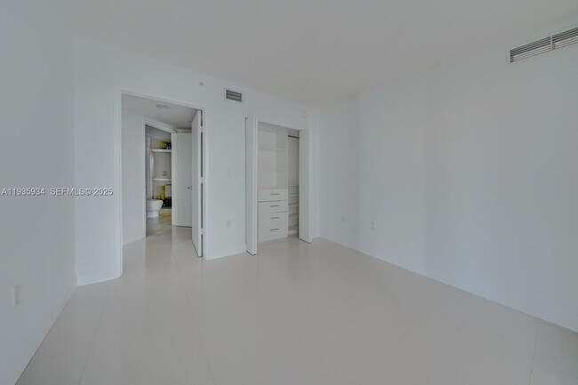 Building Photo - 250 Sunny Isles Blvd