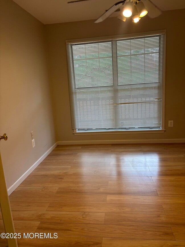 Building Photo - 481 Hawthorne Pl