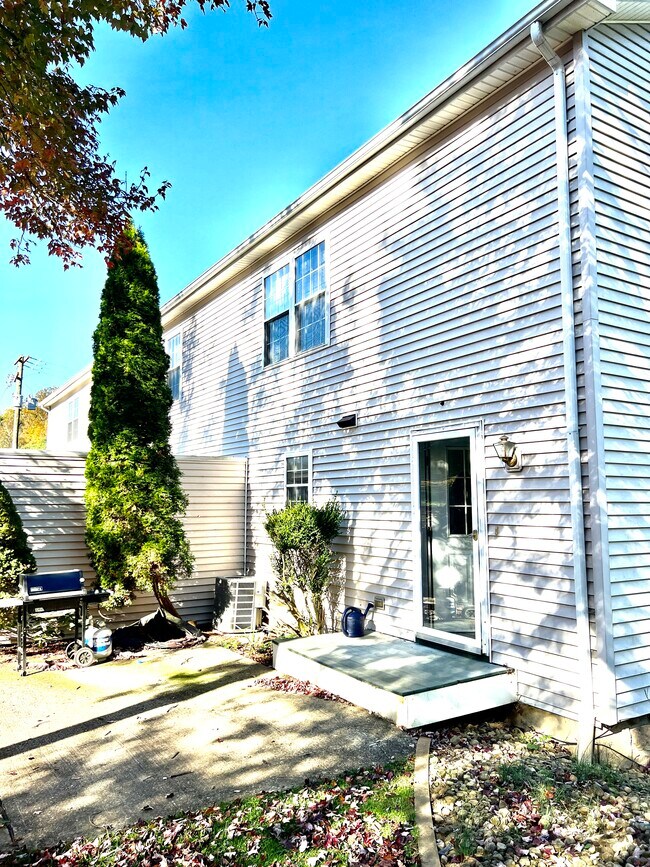 Building Photo - 838 Canyon Rd