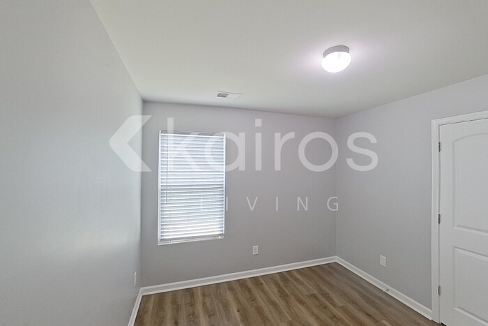 Building Photo - 127 Village Creek Dr
