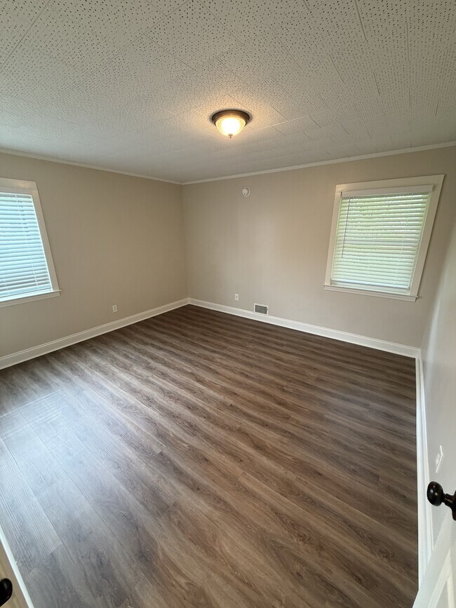 Building Photo - 2506 Dana Dr