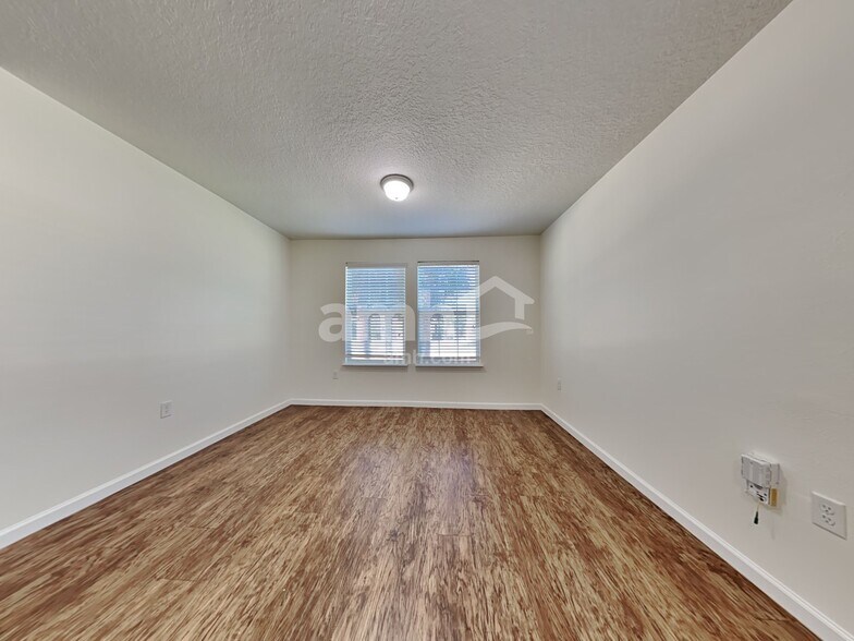 Building Photo - 3325 Bradley Creek Pky