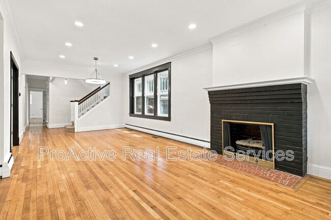 Building Photo - 734 Shirley Ave
