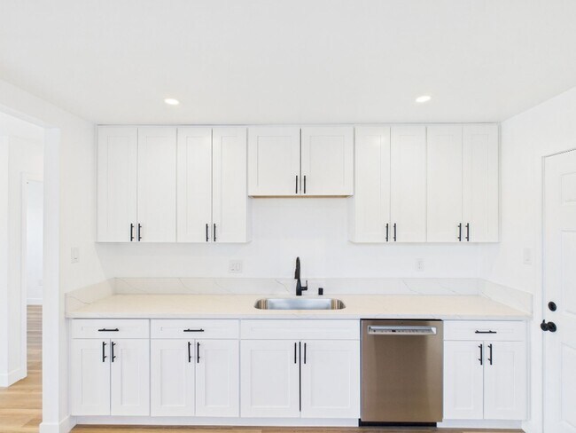 Building Photo - 3257-59 Luna Ave