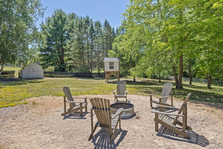 Building Photo - 1628 Green Lawn Dr