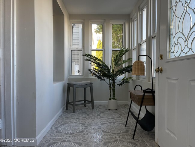 Building Photo - 203 Shore Dr