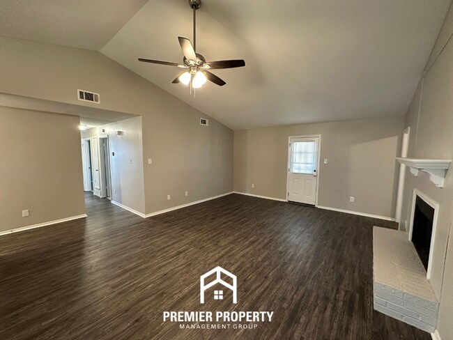 Building Photo - Newly Renovated 3BR/2BA in 38141 | Vaulted Ceilings, Fireplace & Fenced Yard