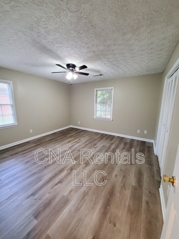 Building Photo - 245 Kimberly Way SW