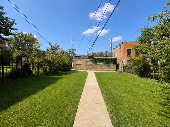 Building Photo - 6110 S Ingleside Ave