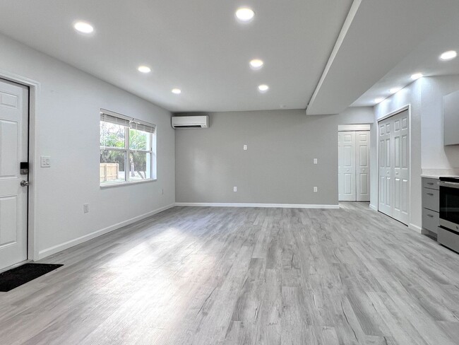 Building Photo - Charming Three-Bedroom Home