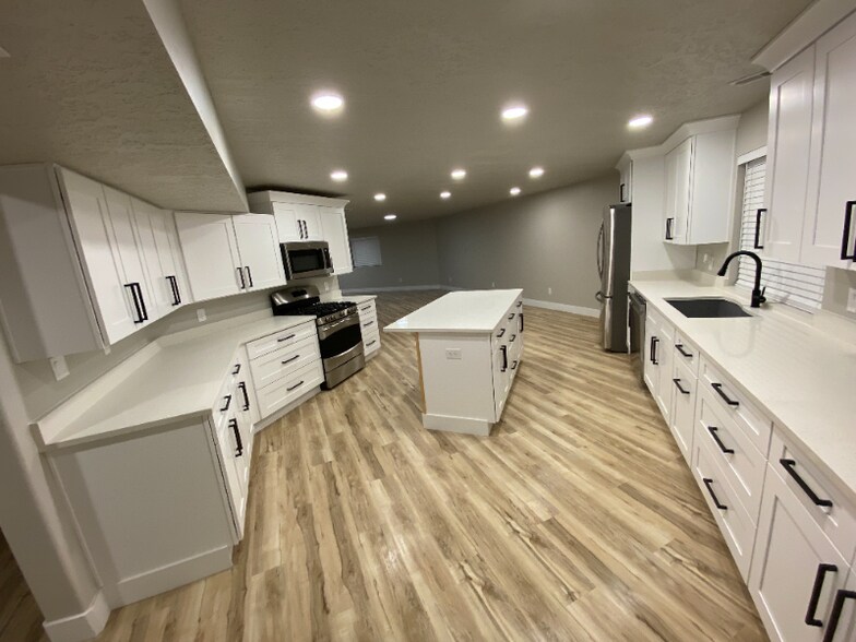 Building Photo - 2265 S Linda Wy