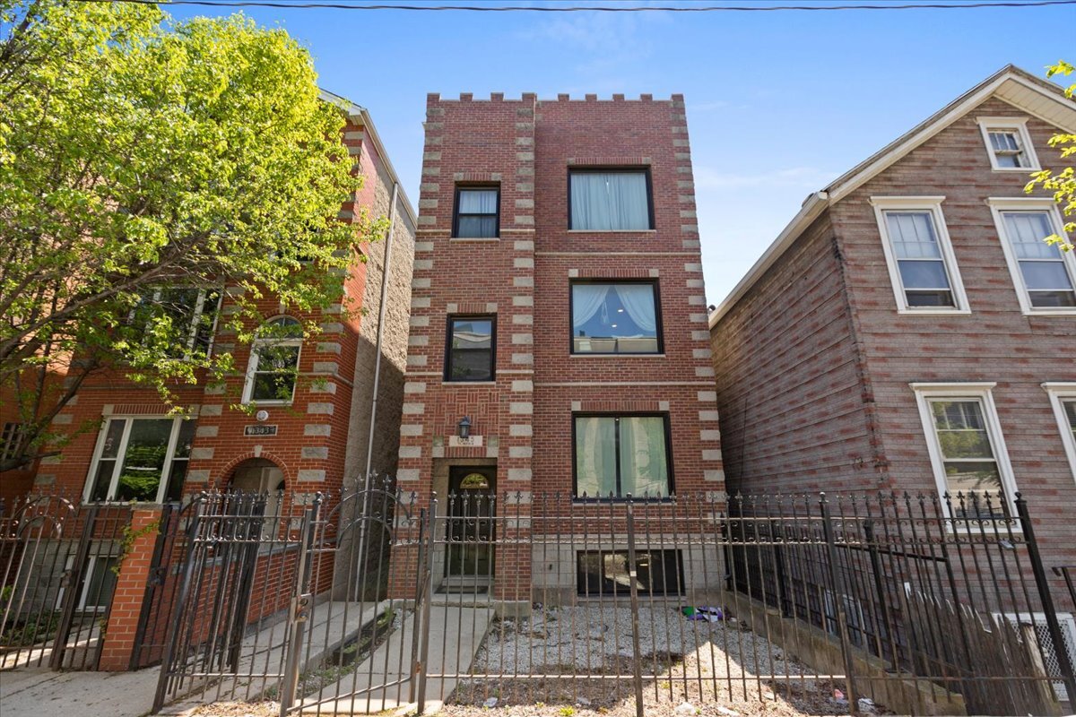 Building Photo - 1345 W Walton St