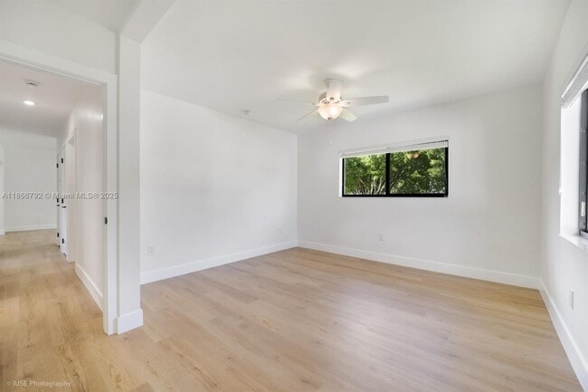 Building Photo - 5970 SW 16th St