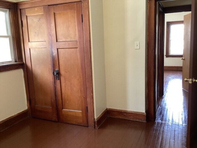 Building Photo - 3730-3732-3732 W Roberts St