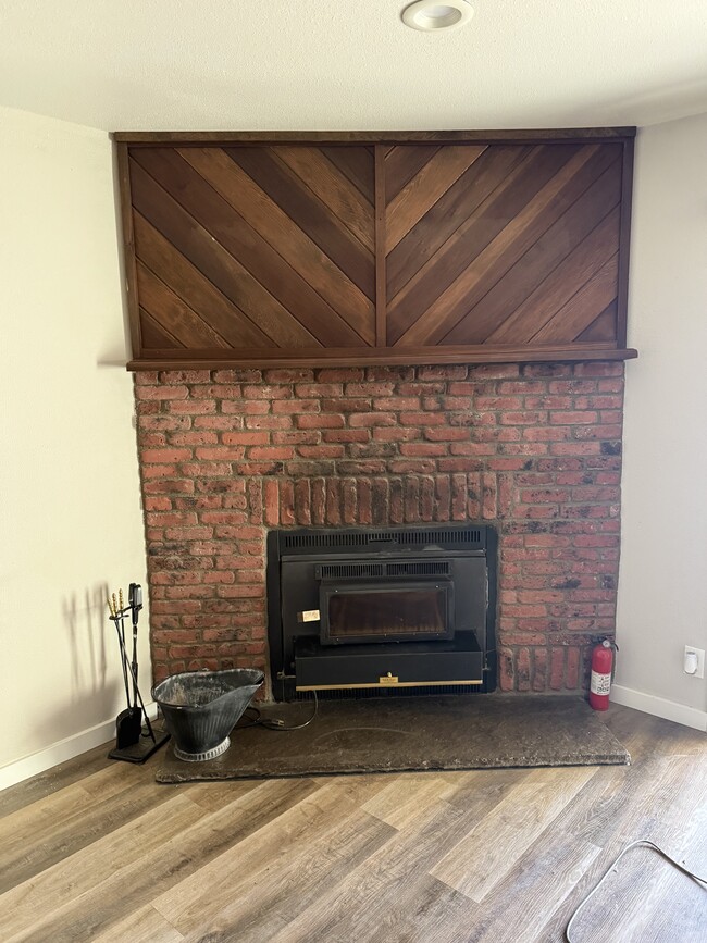 Building Photo - 1210 Avenida Del Sol