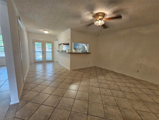 Building Photo - 8287 Kingsbrook Rd