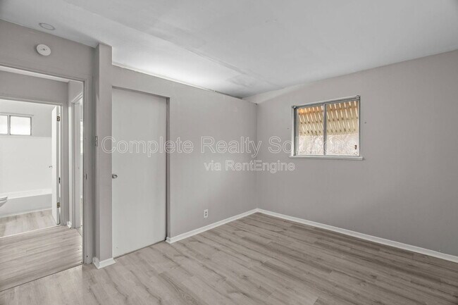 Building Photo - 10769 Spring Garden Dr