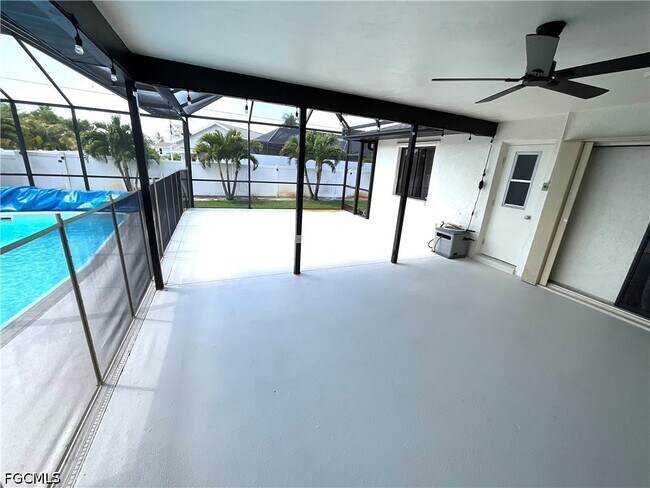 Building Photo - 20620 Pine Tree Ln