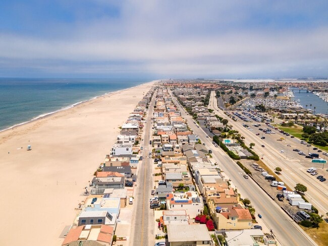 Building Photo - 3525 Ocean Dr