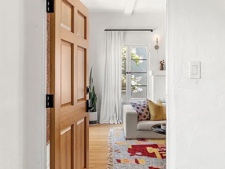 Building Photo - 928 1/2 S Orange Grove Ave