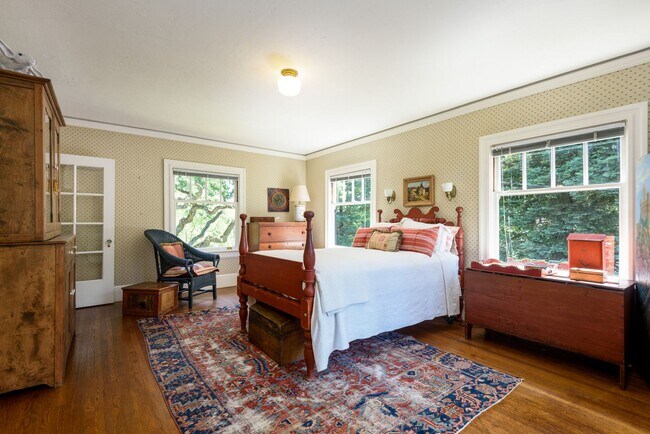 Building Photo - Vintage Craftsman Atherton Estate with Mod...