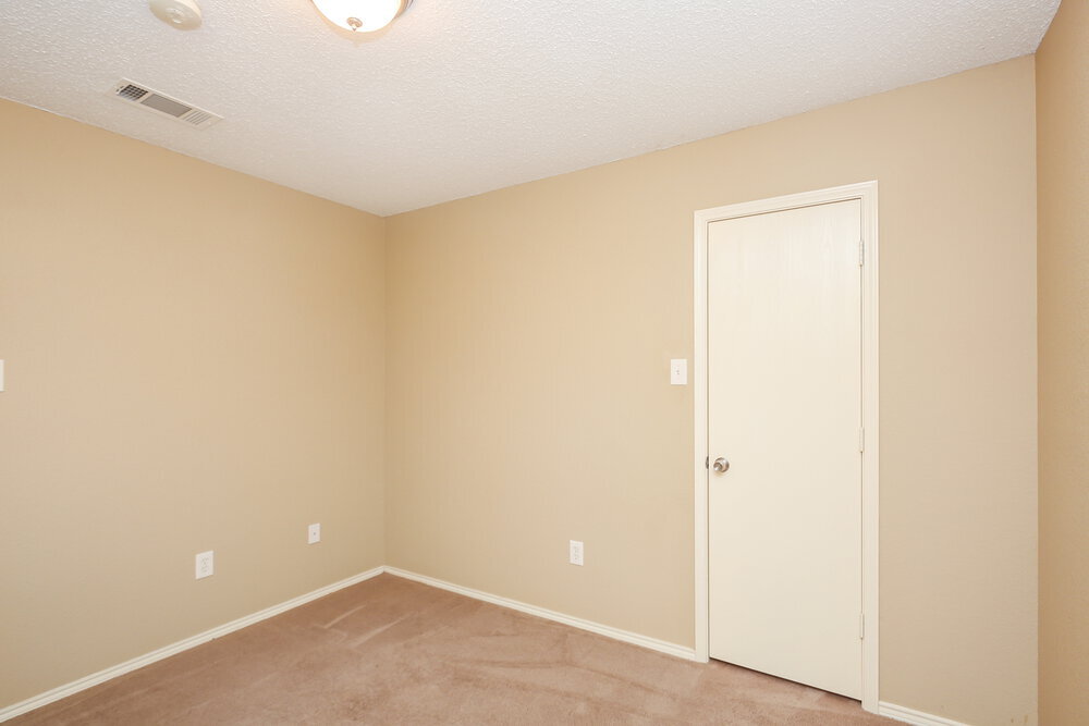 Building Photo - 908 Fenway Ln