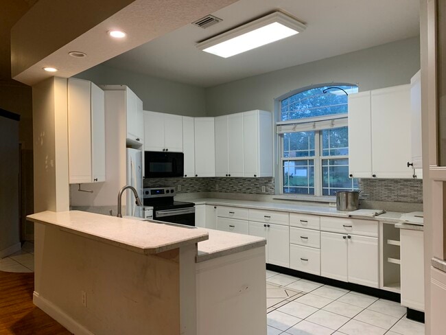 Building Photo - 3204 Southern Hills Cir W