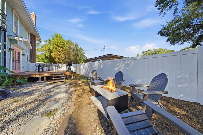 Building Photo - 720 1/2 West Woodlawn Avenue-SI ID1271939P