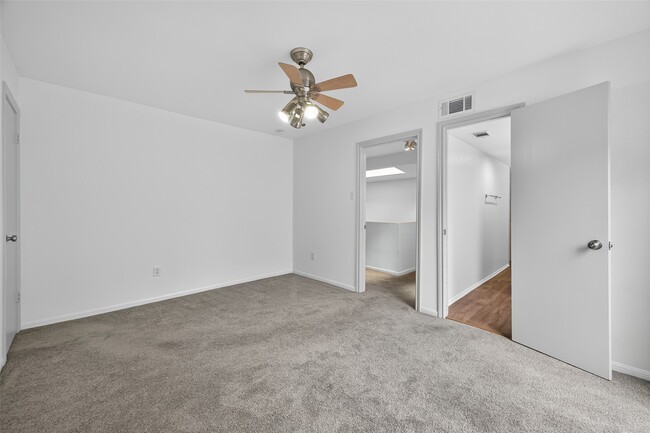 Building Photo - 4404 Basswood Ln