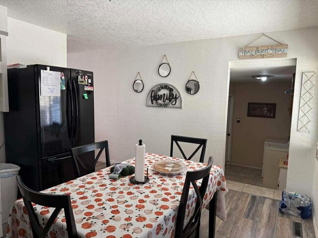 Building Photo - 1408 S Adams Ave