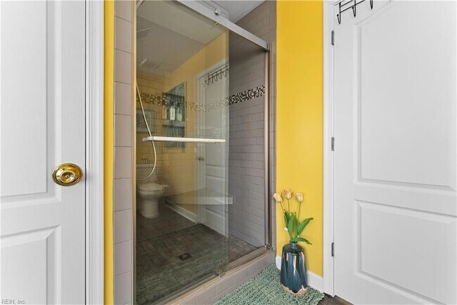 Building Photo - 115 Grandview Dr