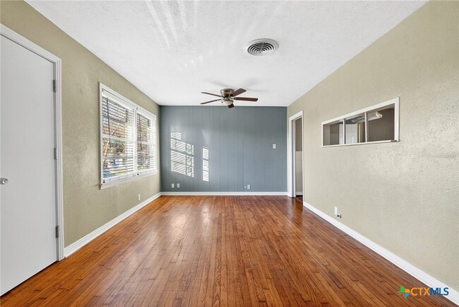 Building Photo - 1801 S 47th St