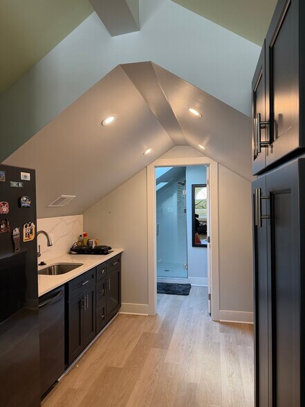 Building Photo - 216 S Sugan Rd