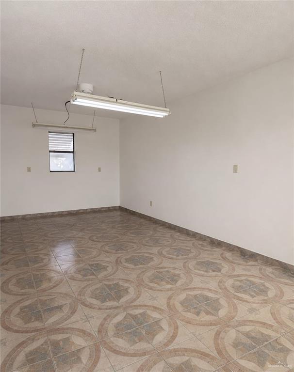 Building Photo - 1813 E 23rd Pl