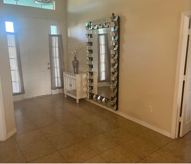 Building Photo - 4412 SW Bonney St