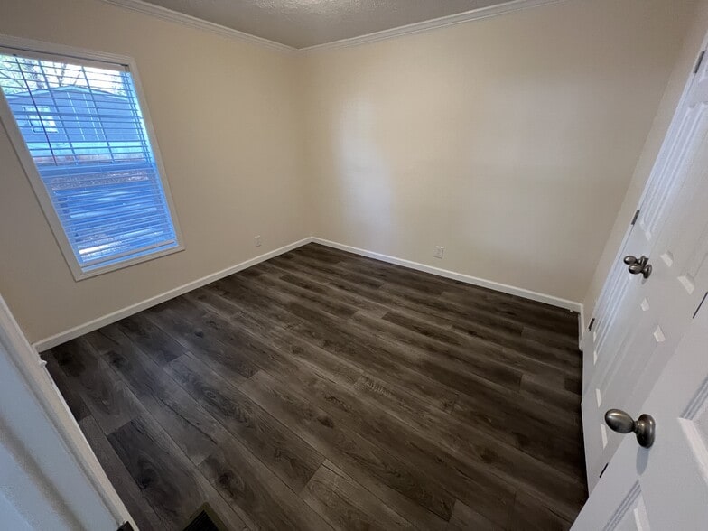 Building Photo - 258 Field Pine Dr