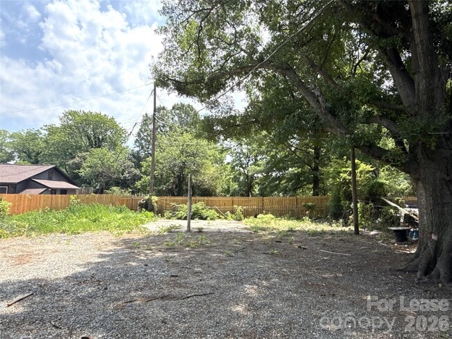 Building Photo - 207 Bradford Dr