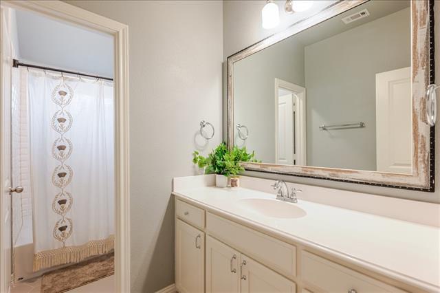 Building Photo - 560 Inwood St