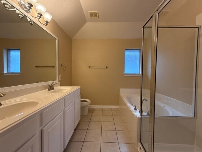 Building Photo - 1702 Bonnyton Ln