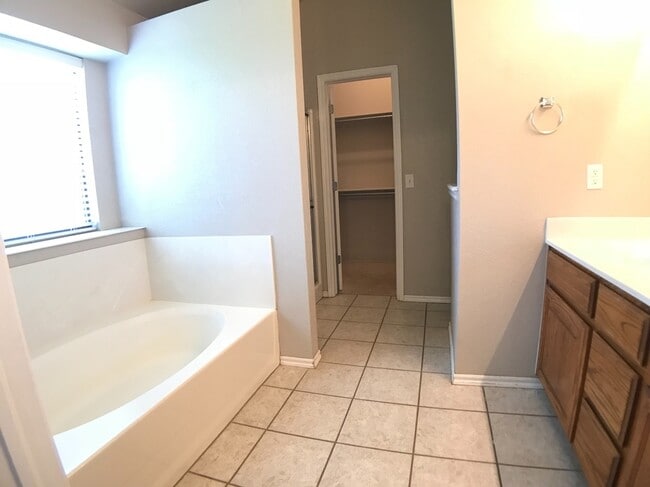 Building Photo - 16224 Panther Way