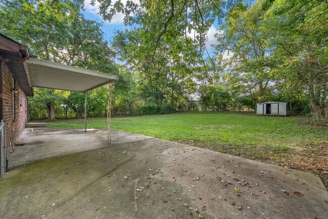 Building Photo - 3 Bedroom Home For Rent Near Needmore Road!