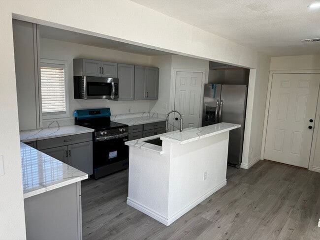 Building Photo - Downtown Single Story - Corner Lot - Remod...