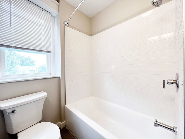 Building Photo - 193-197 E Lancaster Ave