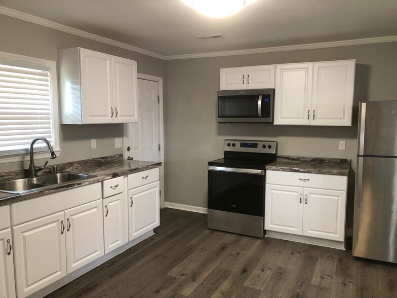 Building Photo - 605 N Adair Street Apt #4