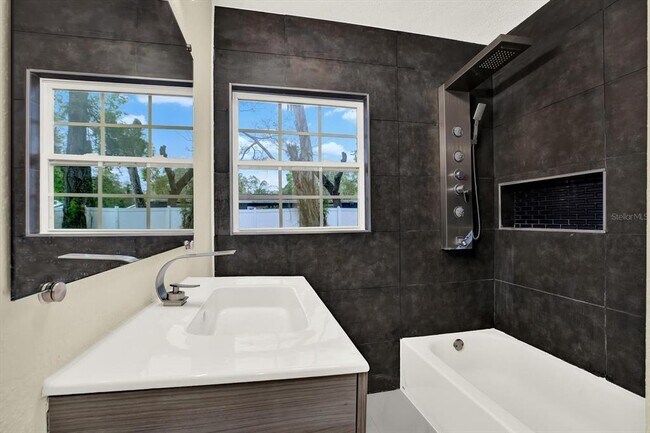 Building Photo - 1910 E Wilder Ave