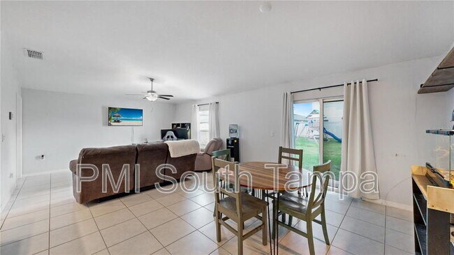 Building Photo - 15407 Miller Creek Dr