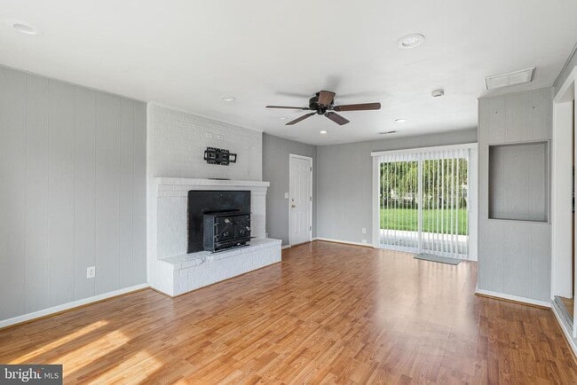 Building Photo - 718 Edwards Dr